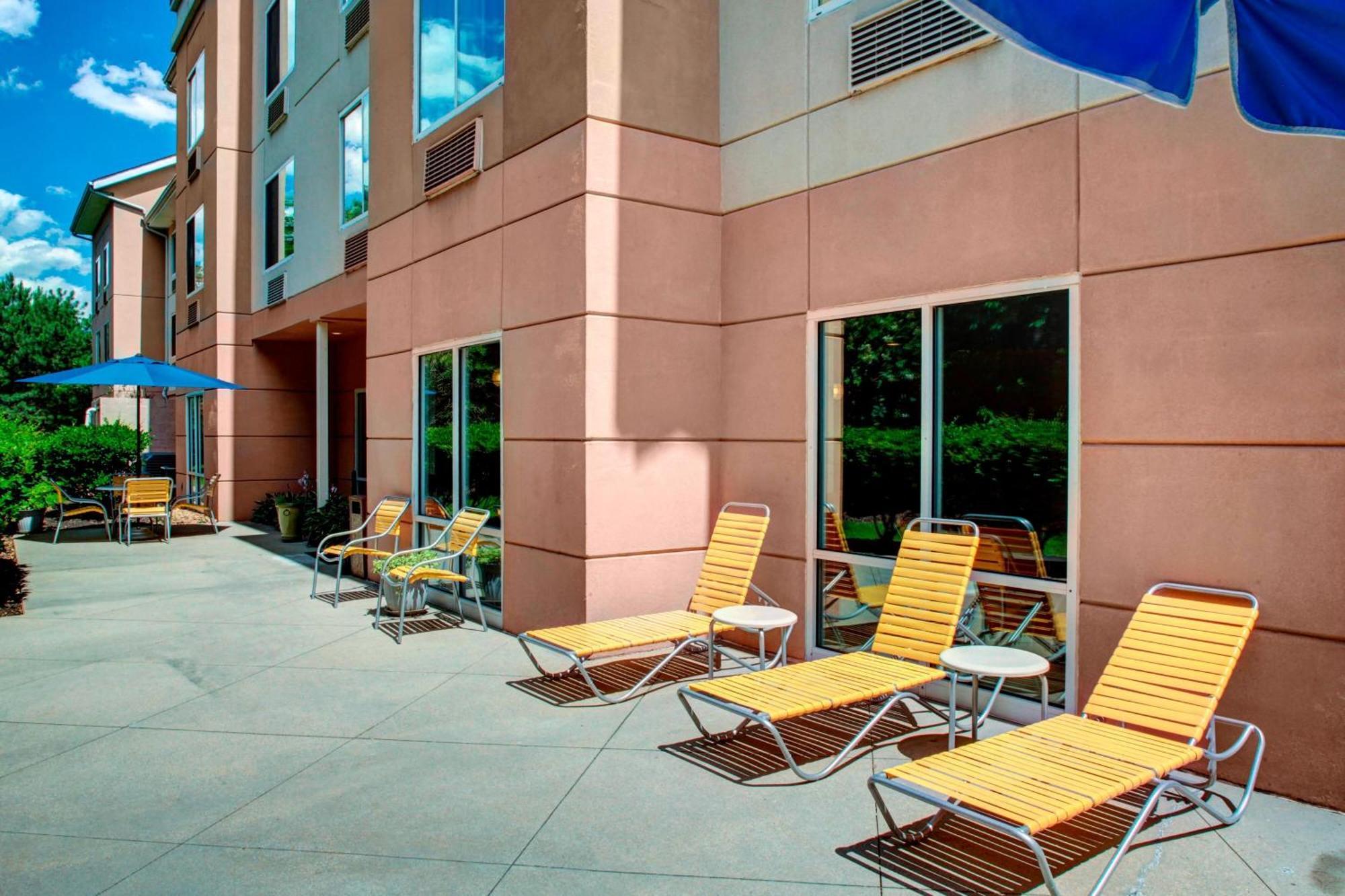 Fairfield Inn And Suites By Marriott Emporia I-95 Exterior photo