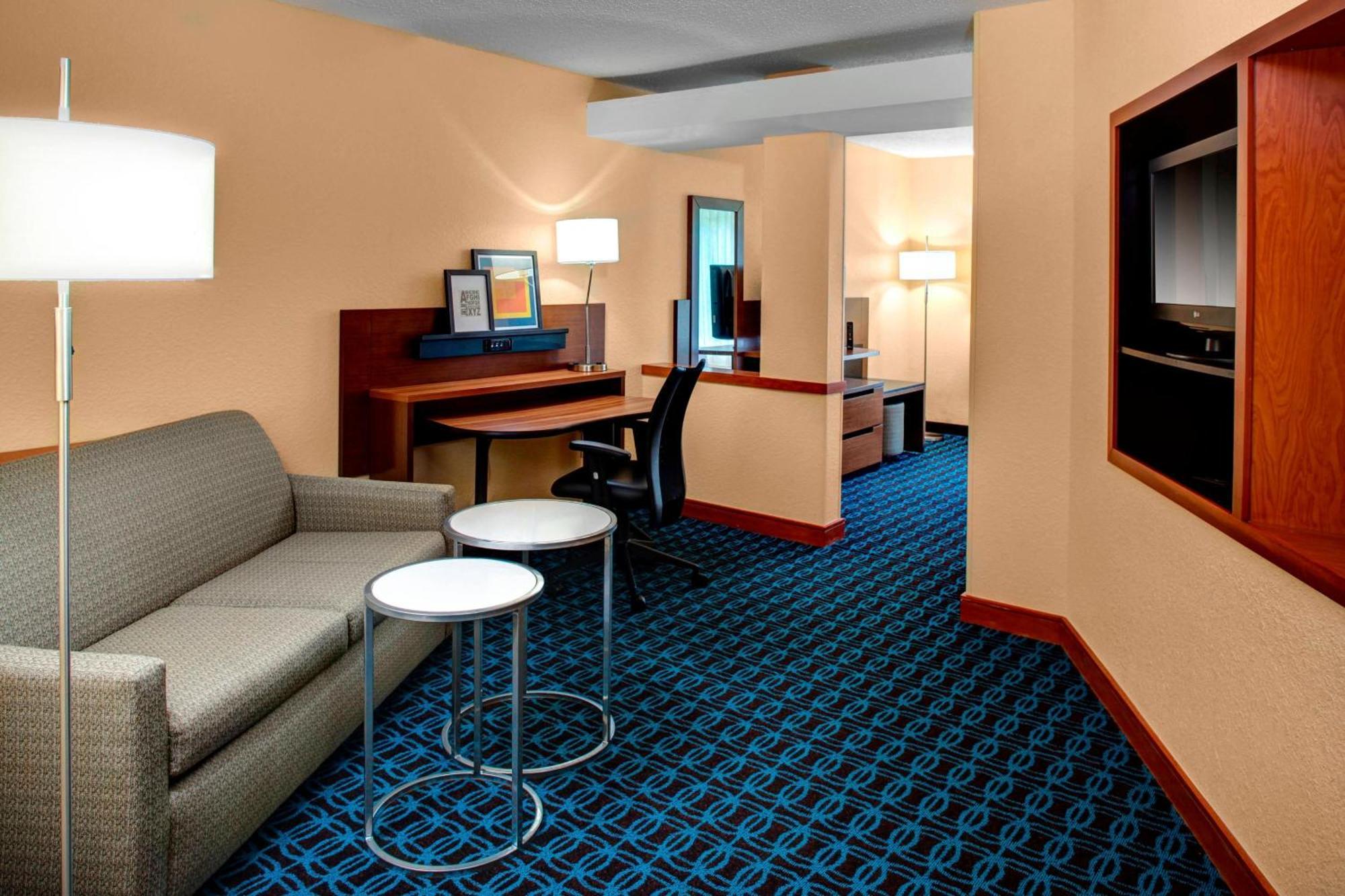 Fairfield Inn And Suites By Marriott Emporia I-95 Exterior photo