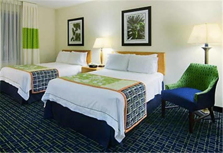 Fairfield Inn And Suites By Marriott Emporia I-95 Exterior photo